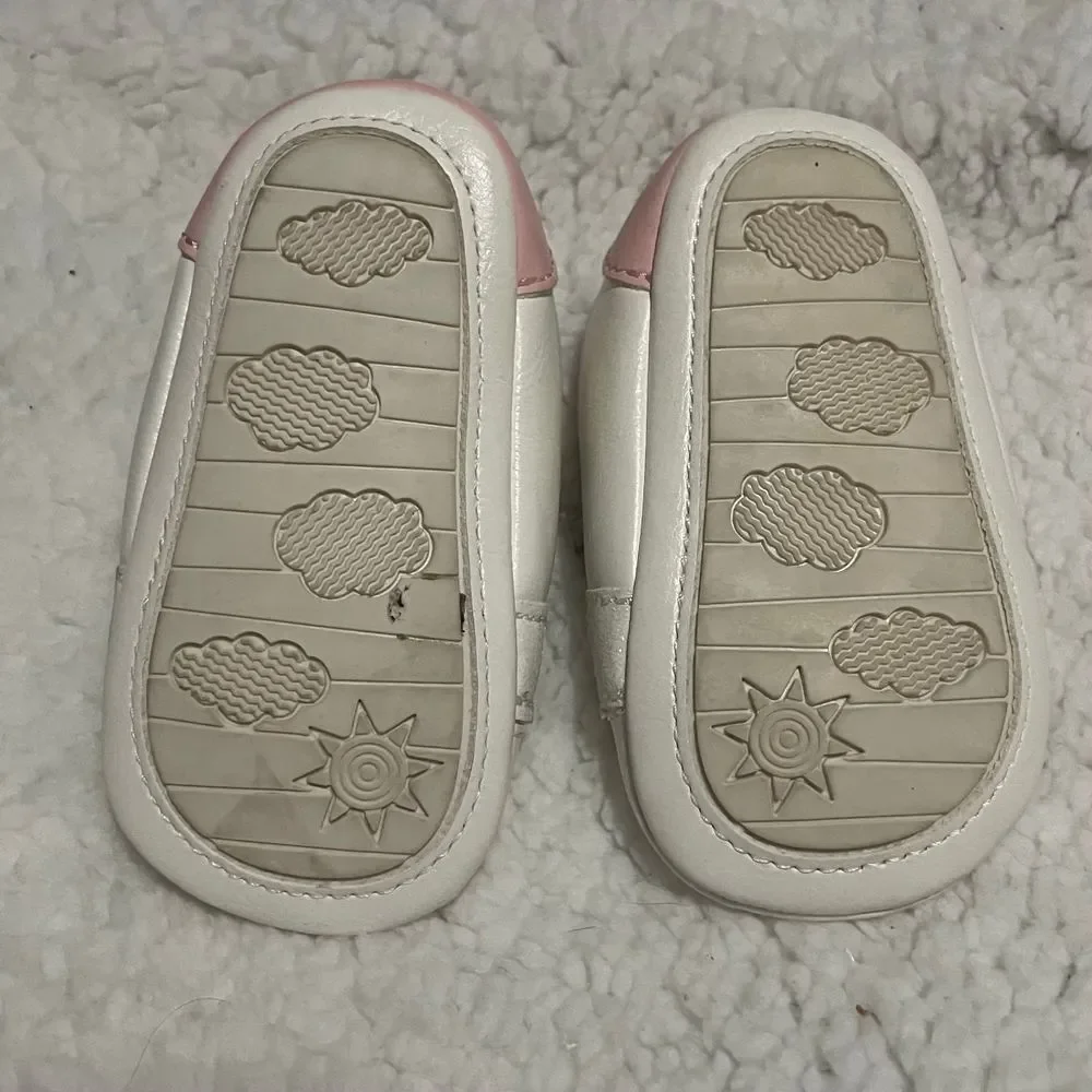 Carter's girls White Baby Soft Sole Shoes First Walker laced Sneakers 6-12 month